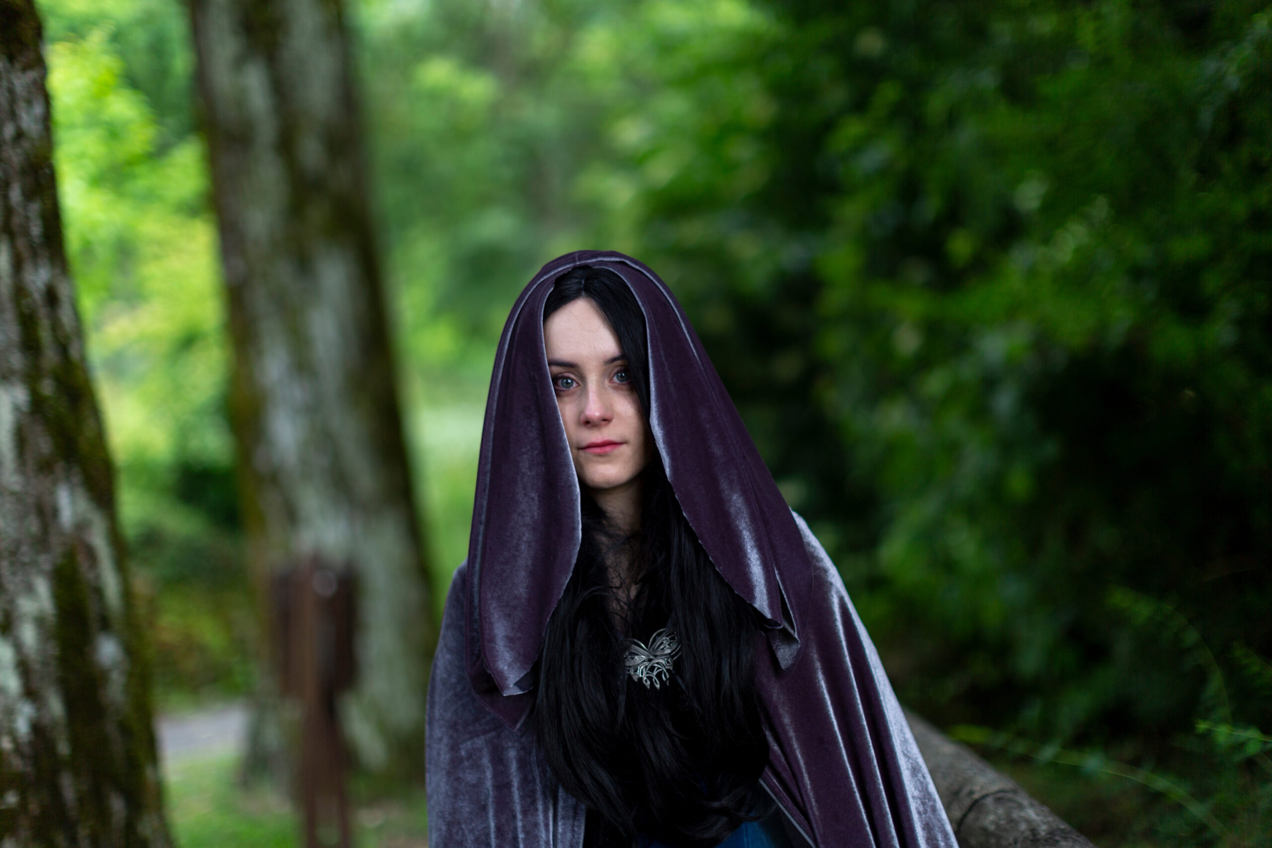 Beautiful woman is Arwen in a cosplay of LOTR