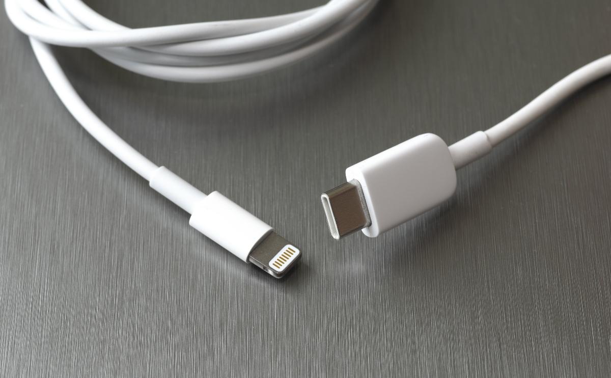 Ends of a smartphone cable