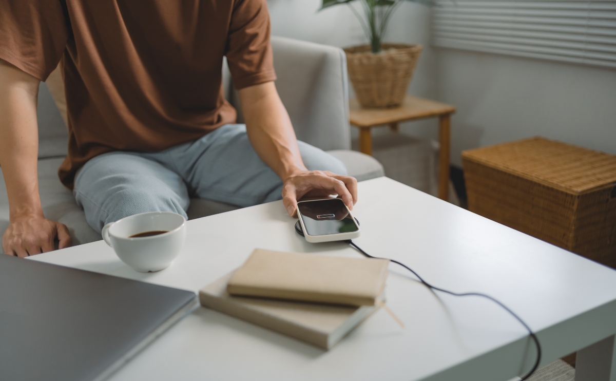 Charging Phone Wirelessly & Wired Same Time: Safe?