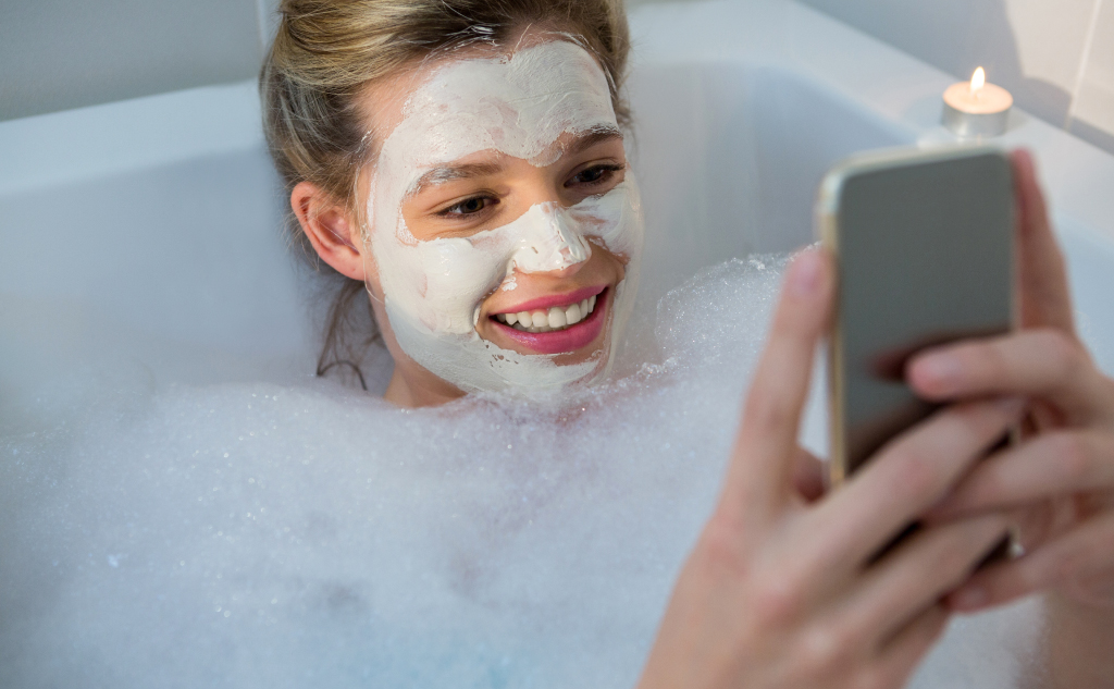 Drop Phone in Bath: Do You Get Electrocuted? (+ Vital Facts)