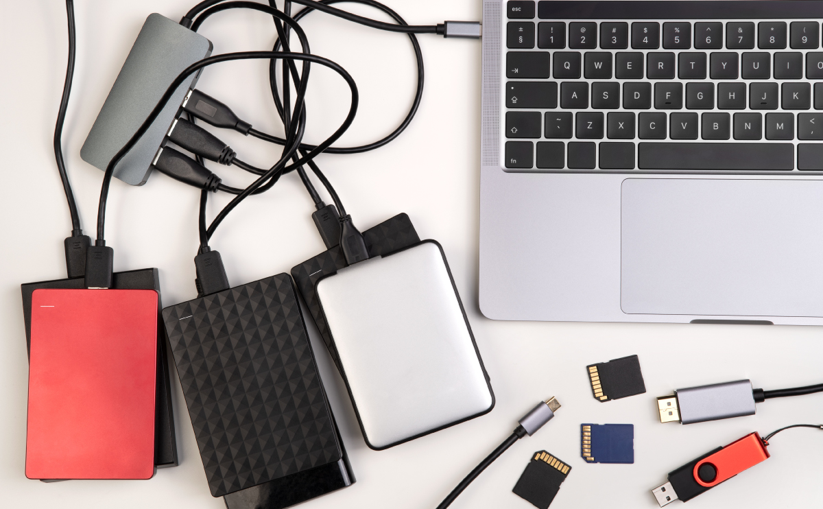 External Hard Drives or SSDs on USB Hubs: Working? (Depends)