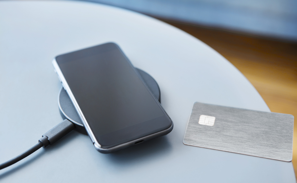 Wireless Phone Charging Destroys Credit Cards: True? (Why?)