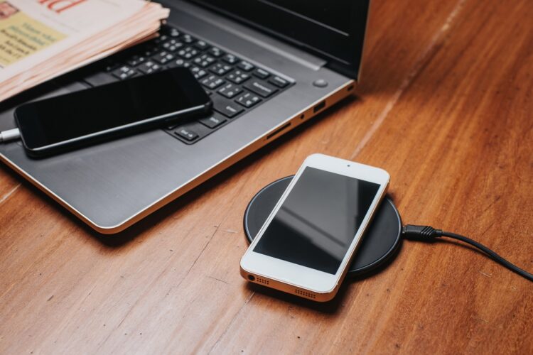 charging the smartphonecharging the smartphone