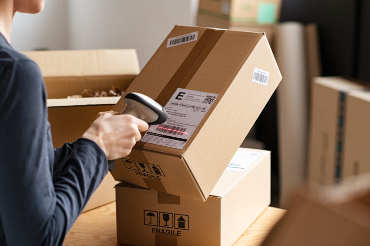 Scanning parcel barcode before shipmentScanning parcel barcode before shipment