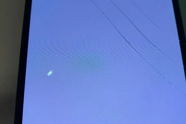 White Spots on mobile Screen, top reasons you never considered Tech