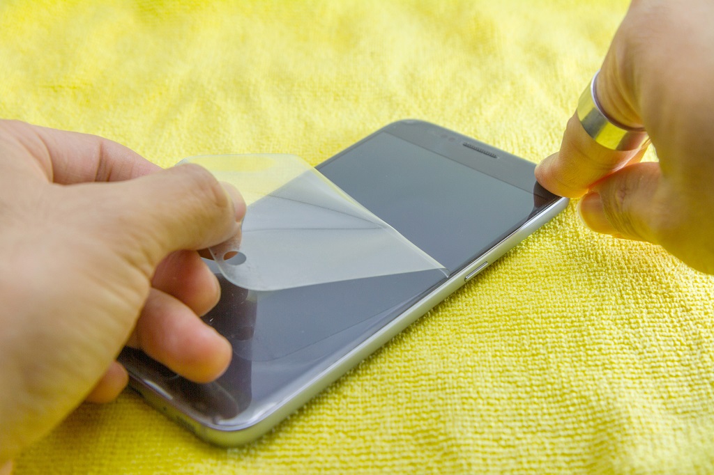 Remove the old smart phone screen protector