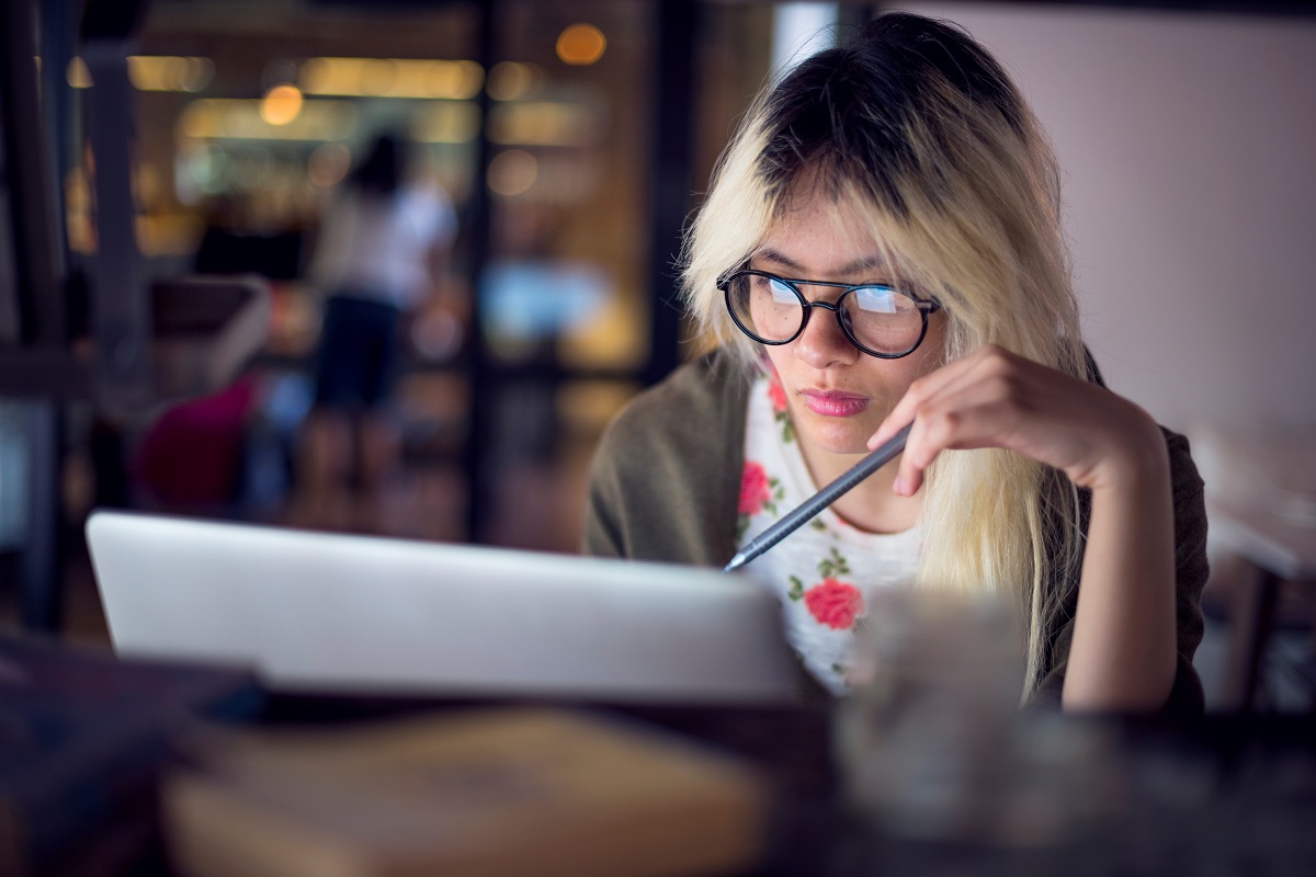 confused woman looking at laptop screen