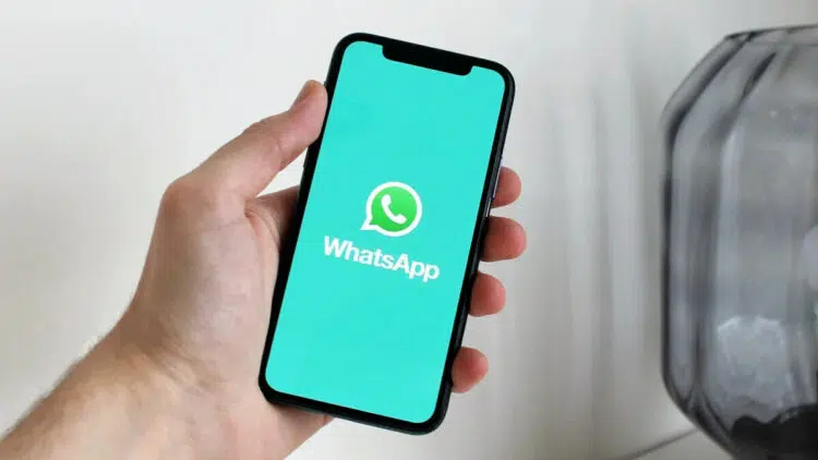 Phones loading message. WhatsApp Call Unavailable? Find out Why!