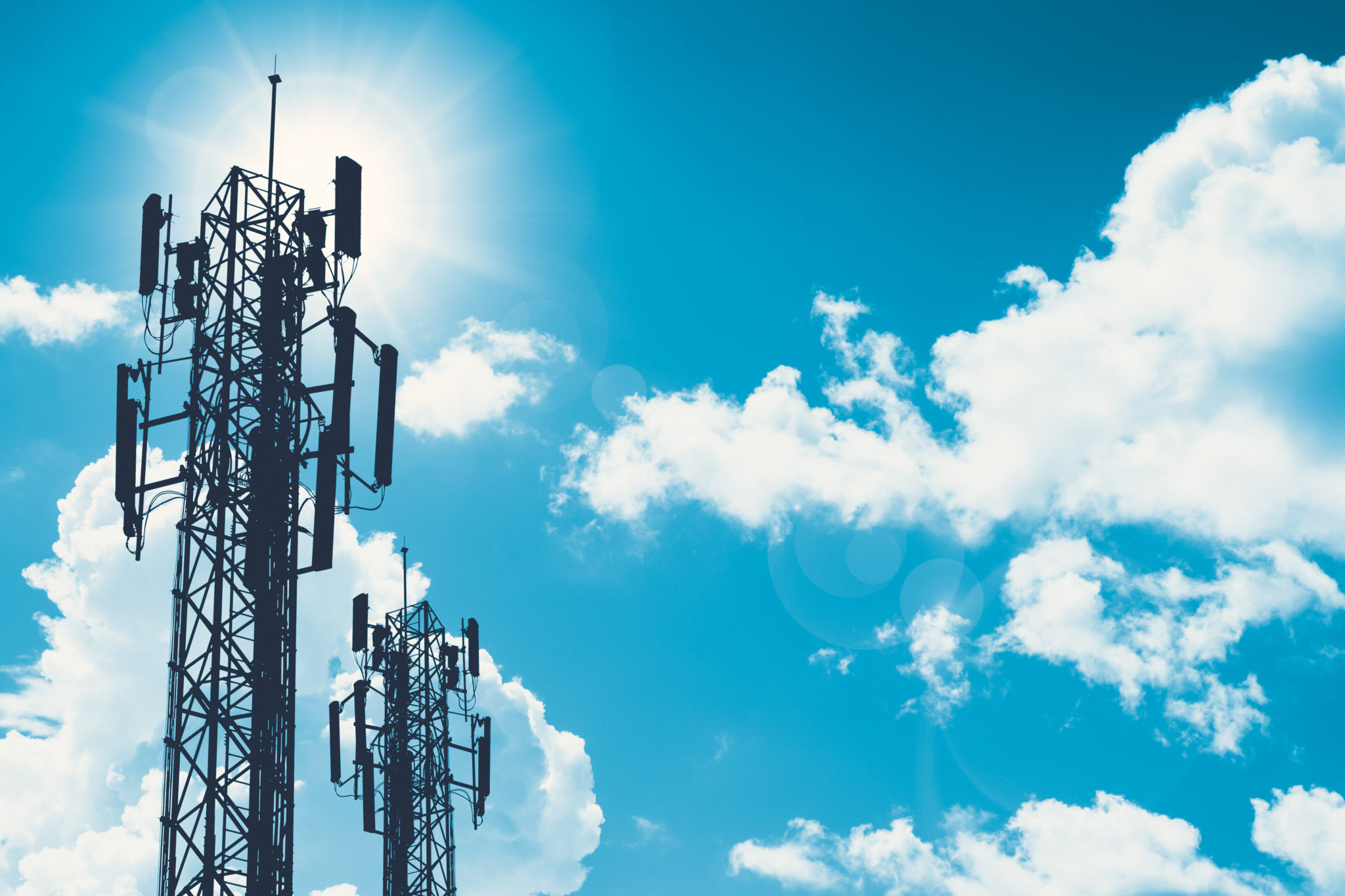 Cell Phone Pinging Cell Towers: How Often and When? - Tech With Tech